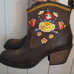 Floral boots